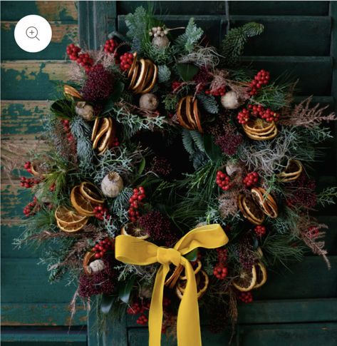 Burgundy And Gold Christmas Wreath, Festive Flower Arrangements, Christmas Wreaths Traditional, Fresh Wreaths Christmas, Christmas Reefs For Doors, Christmas Decorations Orange, Winter Veil, Christmas Wreath Designs, Luxury Christmas Decor