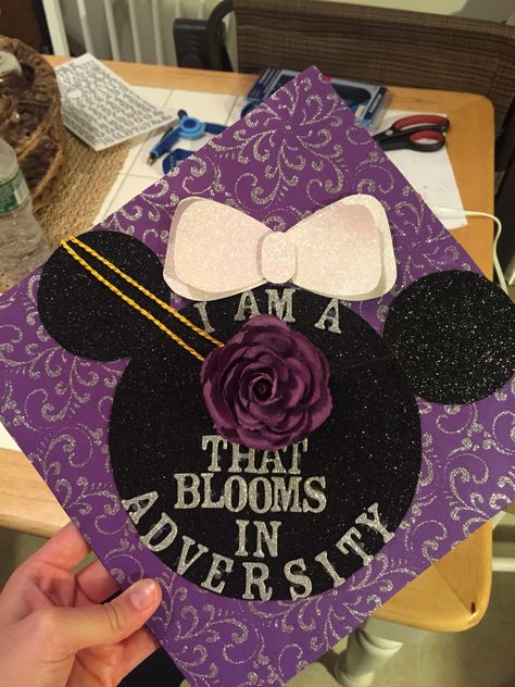 Graduation cap with Minnie Mouse and the quote: "I am a flower that blooms in adversity" Minnie Mouse Graduation, Mulan Graduation Cap Ideas, Graduation Cap Disney Designs, Grad Cap Inspo Disney, Graduation Cap Designs Mulan, Nursing Caps, Disney College Program Graduation Cap, Disney Graduation Cap, Adversity Quotes