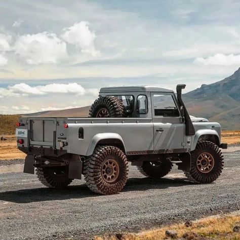 Land Rover Defender Expedition, Land Rover Pick Up, Land Rover Defender Pickup, Defender Car, Land Rover Serie 1, Land Rover Series 3, Datsun Car, Defender 130, Rc Rock Crawler