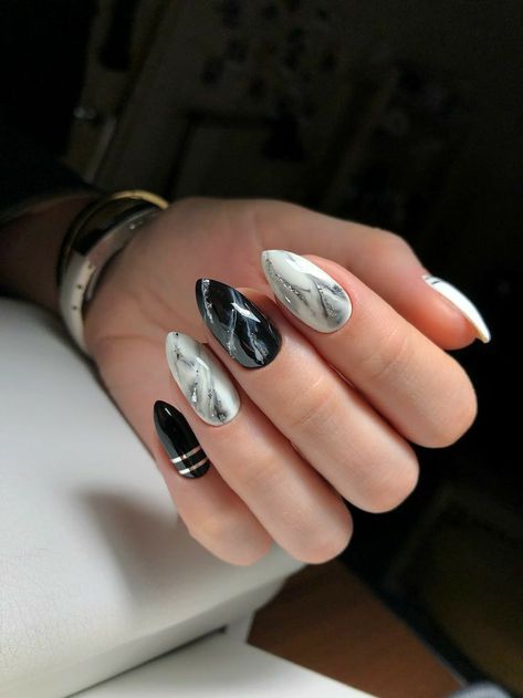 Black Marble Nail Designs, Acrylic Nails Neon, Nails Rounded, Mood Nails, Lilac Nails Design, Marble Nail Design, Black Marble Nails, Rounded Acrylic Nails, Gucci Nails