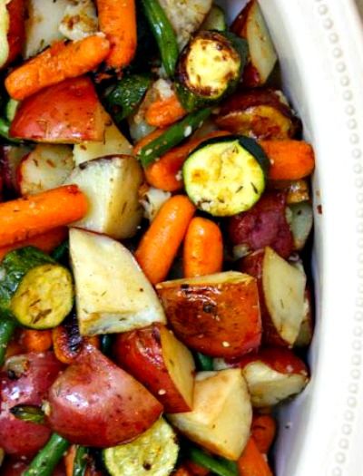 Garlic Roast, God Mat, Idee Pasto Sano, Fresh Thyme, Zucchini Recipes, Side Recipes, Veggie Dishes, Linguine, Roasted Veggies