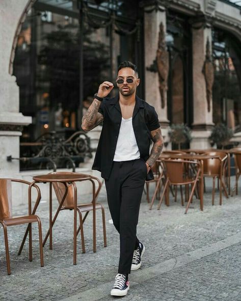 Black Suit And Sneakers Men Outfits, Black Chuck Taylors Outfit Men, Converse All Star Outfit Men, Black Chuck Taylors Outfit, Converse Cdg Outfit, All Star Outfit Men, Chuck Taylors Outfit Men, All Stars Outfit, Converse All Star Outfit