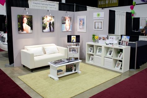 6 Surefire Ways to Draw People to Your Booth Photographer Booth Display, Wedding Expo Booth, Wedding Show Booth, Wedding Booth, Bridal Show Booths, Photography Booth, Cube Shelving, Expo Ideas, Shelf Tv