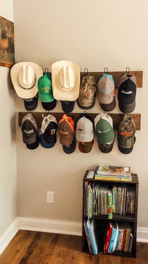 Rustic Hat Rack Diy, Boys Room Hat Display, Rustic Teenage Boys Room, Cowboy Hat Storage Ideas Diy, Boys Hat Storage, Boys Western Bedroom Ideas, Western Boy Bedroom, Boys Country Bedroom, Western Little Boys Room