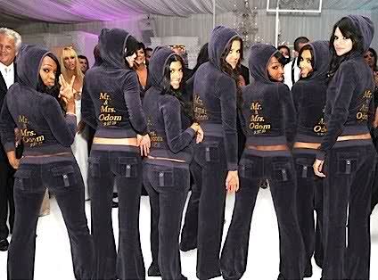 Sweat Suits for myself and the bridesmaids for the reception is SO me. Would love to do this!! Khloe Kardashian Wedding, 2000s Core, Kardashian Wedding, Juicy Tracksuit, Lamar Odom, Chasing Rainbows, Juicy Couture Tracksuit, Wedding After Party, Velour Tracksuit