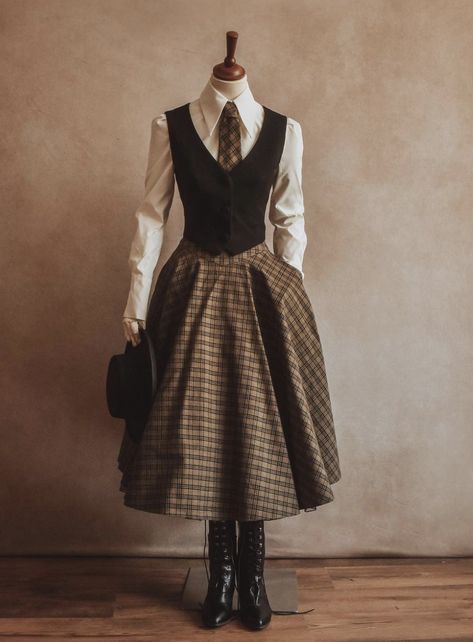 Modern Victorian Fashion Aesthetic, Late Victorian Fashion, Modern Victorian Fashion, Sundance Clothing, February Days, Light Academia Outfit, Vintage Academia, Dark Academia Outfits, Dark Academia Outfit