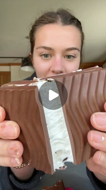 Elise Brulotte on Instagram: "s’mores stuffed chocolate bar pt 2 🍫" Stuffed Chocolate Bar Recipe, Chocolate Bar Filling Ideas, Stuffed Chocolate Bar, Filled Chocolate Bars, Homemade Smores, Tart Chocolate, Custom Chocolate Bars, Chocolate Bar Recipe, Unique Snacks