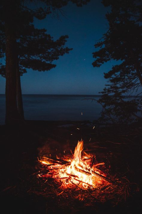 Fire Image, Camping Photography, Camping Aesthetic, Fire Photography, Bob Ross, Beautiful Photography, Campfire, Pretty Pictures, At Night