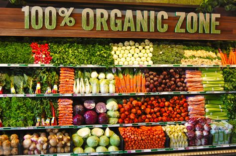 Responsibly Grown: How Effective Will the New Whole Foods Rating System Actually Be? - Kuli Kuli Foods Fruit And Veg Shop, Organic Store, Healthy Holistic Living, Vegetable Shop, Grocery Store Design, Organic Recipes Healthy, Fruit And Vegetable Storage, Supermarket Design, Organic Groceries