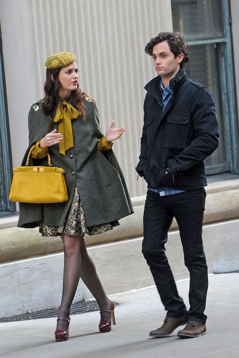 This mustard-accented ensemble. (No mustard stains included.) Blair Et Serena, Gossip Girl Series, Mode Gossip Girl, Estilo Blair Waldorf, Estilo Gossip Girl, Blair Waldorf Outfits, Blair Waldorf Gossip Girl, Dan Humphrey, Stile Blair Waldorf