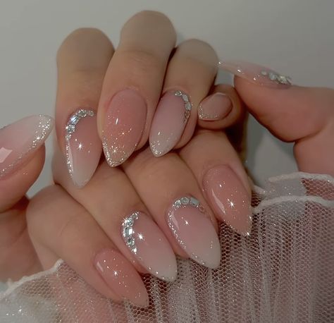 Nail Nail Designs, Bridal Nails Designs, Gold Acrylic Nails, Nail Jewels, Nails Design With Rhinestones, Casual Nails, Blush Nails, Pearl Nails, Almond Acrylic Nails