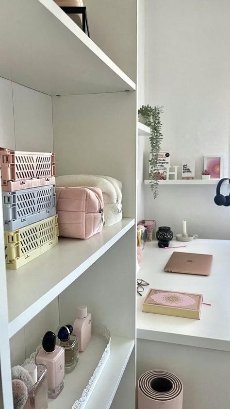 Uni Room, Dekorasi Kamar Tidur, Pinterest Room Decor, Girly Room, Preppy Room, Pretty Room, Minimalist Room, Cozy Room Decor, Dream Room Inspiration