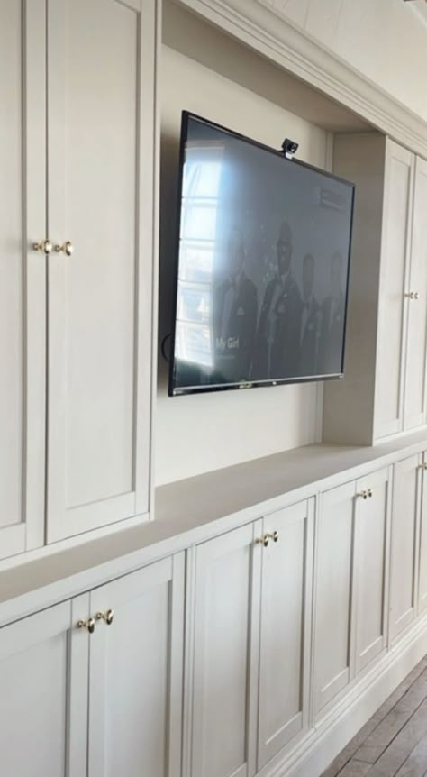 Built In Tv Wall Unit Kitchen, Tv Built In Wall Unit Living Room, Tv Cabinet Styling, Tv Back Wall, Bedroom Cabinet Ideas, Office Niche, Tv Cabinets With Doors, Large Tv Cabinet, Basement Built Ins