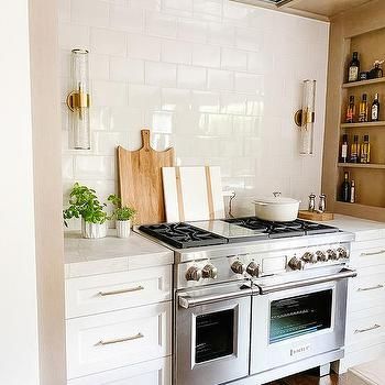 White Kitchen Hood, Glass Upper Cabinets, White Wood Paneling, Kitchen Cooktop, Kitchen Island Tops, White Shaker Kitchen, Cottage Style Kitchen, White Shaker Cabinets, Shaker Kitchen Cabinets