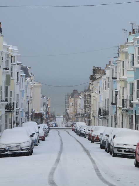 Snow in Brighton Brighton In Winter, Brighton England Aesthetic, Brighton Winter, Brighton Aesthetic, Brighton Christmas, Seaside Shops, England Aesthetic, Uk Beaches, Brighton England