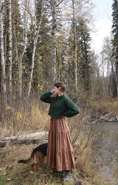 Autumn Farm Outfit, Garden Chic Outfit Style, 70s Cottagecore Fashion, Camping Skirt Outfits, Fashion Country Style, Pioneer Outfits For Women, Rustic Core Aesthetic Outfit, Cozy Winter Dress Outfit, Farmhouse Outfit Aesthetic