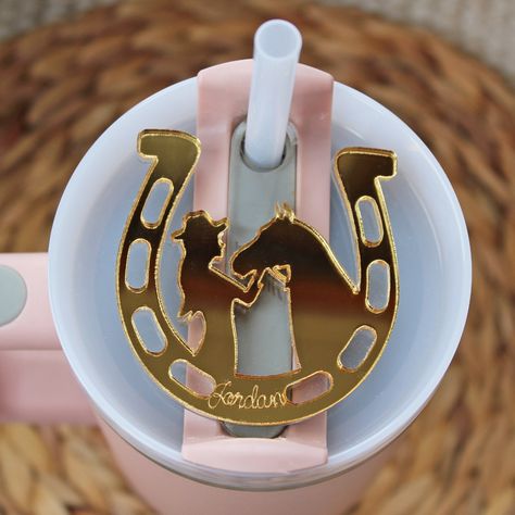 These horse inspired toppers are the perfect gift for any equestrian lover!  If mirror topper color is chosen, these are engraved on the backside of the topper, if you would prefer a solid or glitter color, please leave the paint color for the name desired as those are engraved on the top of the horse shoe, on a clear base. *Personalized toppers for the 40oz Stanley tumbler, 2.0, THIS IS THE STYLE THAT THESE ARE MADE TO FIT. If you would like this to fit a 20/30 oz Stanley please leave note at c Horse Lover Gift Ideas, Stanley Toppers, Horse Decorations, 30 Oz Stanley, Horse Room Decor, Stanley Name, Horse Room, Western Bedroom Decor, Cowgirl Accessories