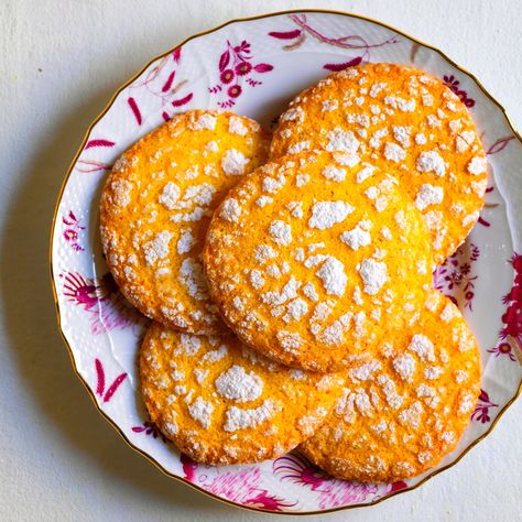 Pan meino, a type of cornmeal cookie, is especially abundant in Milan come springtime. Cornmeal Cookies Recipe, Famous Italian Dishes, Best Pasta Recipe, Spaghetti Tomato, Cornmeal Cookies, Spaghetti Tomato Sauce, Millet Bread, Spaghetti Al Pomodoro, Veal Cutlet