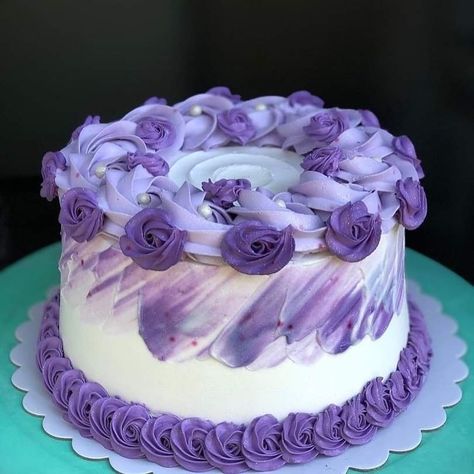 Cake Purple Design Simple, Pastel Purple Cake Simple, Violet Cake Design For Birthday, Purple Bday Cake, Birthday Cake Purple Flowers, Birthday Cake Models, Purple Rosette Cake Ombre, Wave Cake, Purple Cakes Birthday