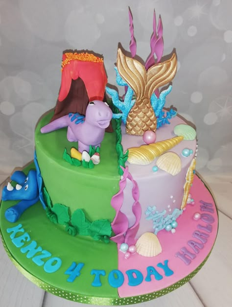 Twins birthday cake, half mermaid and half dinosaur Mermaid And Dinosaur Birthday Party, Dinosaur Mermaid Cake, Half Boy Half Girl Cake, Boy Girl Birthday Party Ideas, Mystical Birthday, Cakes For Twins, Half Mermaid, Kid Birthday Themes, Lol Cake