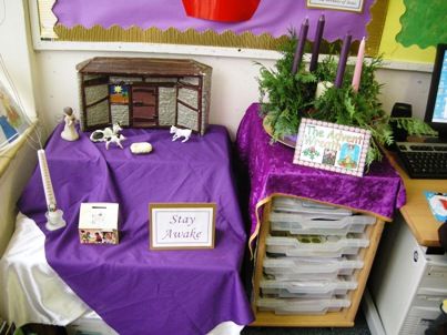 Classroom Prayer Centres – CARFLEO Classroom Altar, Classroom Prayer, Advent Prayers, November Classroom, Education Office, School Prayer, Eyfs Activities, Catholic School, Catholic Kids