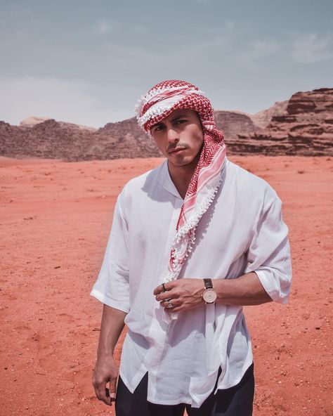 Sahara Desert Outfit Men, Egypt Outfit Men, Khaleel Aqrabawi, Tourist Pictures, Morocco Trip, Arabian Nights Party, Male Portrait Poses, Trip Outfits, David Gandy