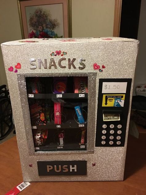 Valentine Box Vending Machine, Valentine Vending Machine Box Ideas, Vending Machine Valentines Boxes, Vending Machine Craft, Cardboard Vending Machine Diy, Cardboard Vending Machine, Diy Vending Machine, Diy Valentines Box, Valentine Boxes For School