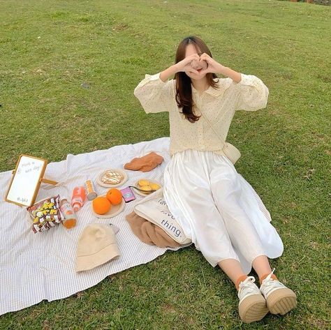 Cottagecore Photoshoot, Picnic Outfit Summer, Forest Picnic, Scenery Forest, Picnic Fashion, Summer Outfit Guide, Iu Aesthetic, Kakegurui Yumeko, Ulzzang Aesthetic