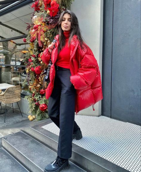 Red Jacket Winter, Red Puffer Jacket Outfit, Super Puff Long, Red Jacket Outfit, Short Bridal Dress, The Super Puff, Puffer Jacket Outfit, Red Puffer Jacket, Red Puffer