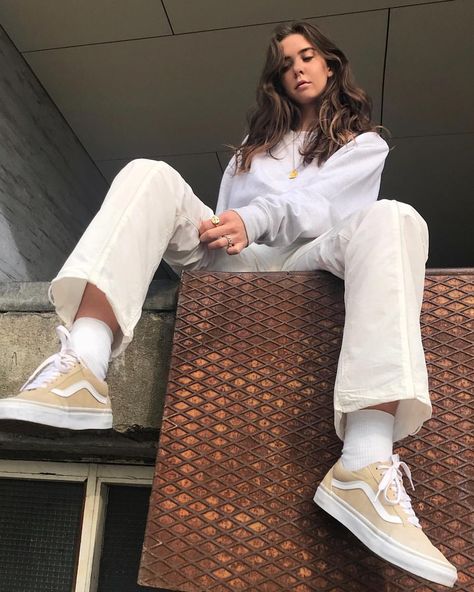 🐫 Vans Outfit, Skandinavian Fashion, Beige Outfit, Mood Board Fashion, Jeans Boyfriend, Casual Street Style, Fashion Addict, Pretty Outfits, Kids Shoes