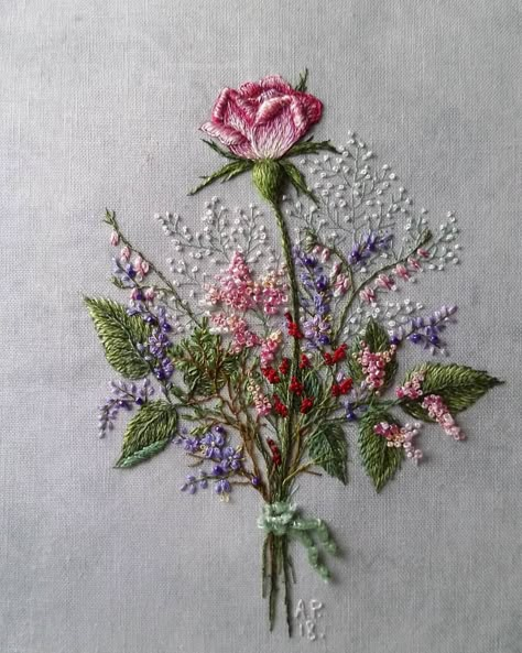 Bordado Jacobean, Brazilian Embroidery Stitches, Linen Embroidery, Crewel Embroidery Kits, Hardanger Embroidery, Hand Embroidery Flowers, Learn Embroidery, Embroidery Patterns Vintage, Brazilian Embroidery