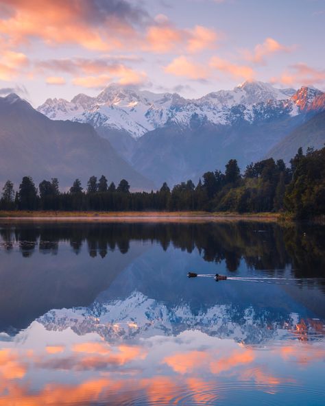 New Zealand Lakes, Reflection Pictures, New Zealand Landscape, Oceania Travel, Dream Vacations Destinations, Countries To Visit, New Zealand Travel, Pretty Places, Nature Travel