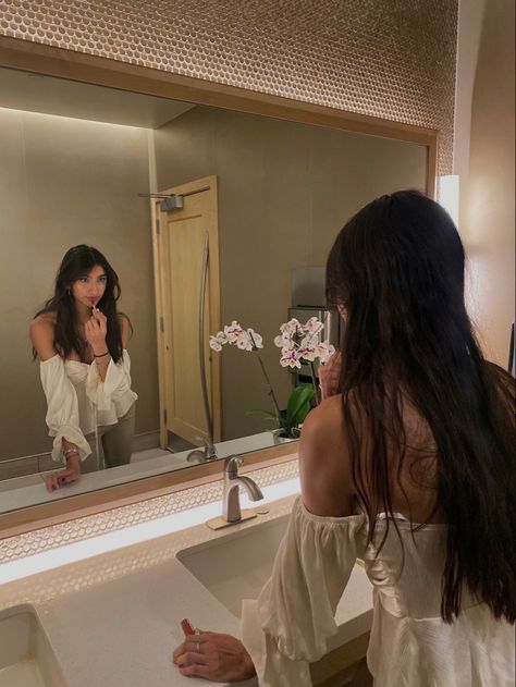 Mirror Selfie Poses Instagram, Mirror Selfie Ideas, Picture Mirror, Mirror Picture, Selfie Mirror, Mirror Selfie Poses, Selfie Poses Instagram, Mirror Photo, Mirror Pic