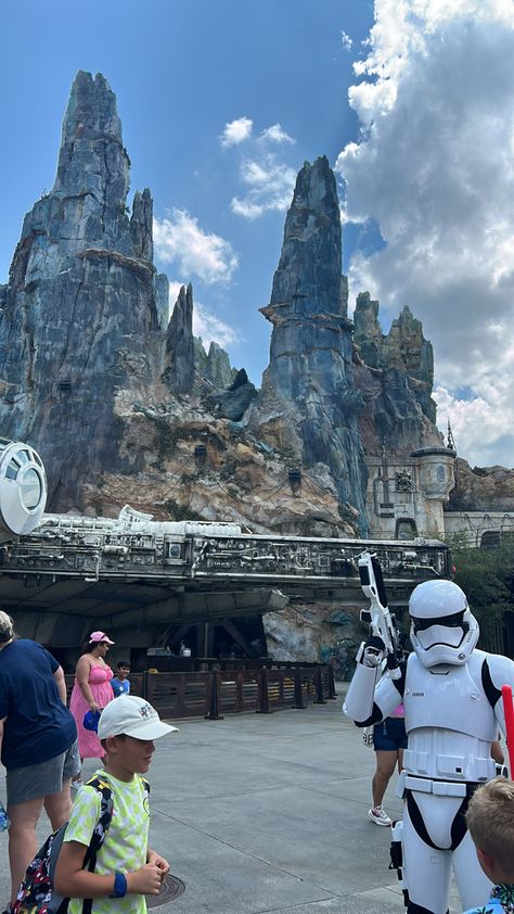 batuu, hollywood studios, walt disney world, florida, orlando, storm trooper, millennium falcon Hollywood Studios Orlando, Disney Hollywood Studios, Disney World Hollywood Studios, Disney Adult, Star Wars Galaxy, Florida Orlando, Disney World Florida, Storm Trooper, Hollywood Studios Disney