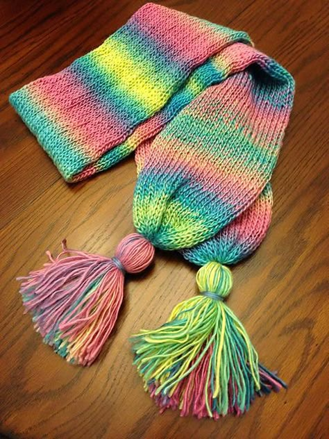 Addi Tassel Scarf - Knitting - Addi King Size Knitting Machine Tutorial, Addi Knitting Machine, Circular Knitting Machine, Loom Knitting Projects, Simply Knitting, Knitting Machine Patterns, Loom Knitting Patterns, Knitting Machine Projects, Machine Pattern