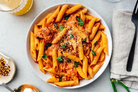 Vodka Sauce Recipe Mix Sauce Pasta, Pasta Photography, Vodka Sauce Recipe, Vodka Sauce Pasta, Spaghetti Bolognaise, Vodka Pasta, Noodles Lover, Souffle Pancakes, Italian Sauce