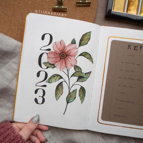 Floral Bujo Theme, Diary Front Page Ideas Aesthetic, Diary Front Page Ideas, New Bujo Setup, Bujo Year Cover, Journal First Page Ideas, Last Day Of 2022, Floral Bullet Journal, Movie At Home