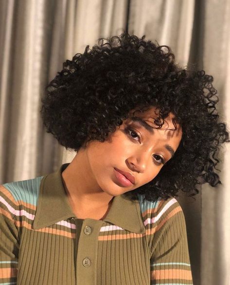 Curly Hair Trends, Amandla Stenberg, Long Hair Tips, Glossy Hair, Celebrity Makeup Artist, Beautiful Curls, Penteado Cabelo Curto, Hair Food, Celebrity Beauty