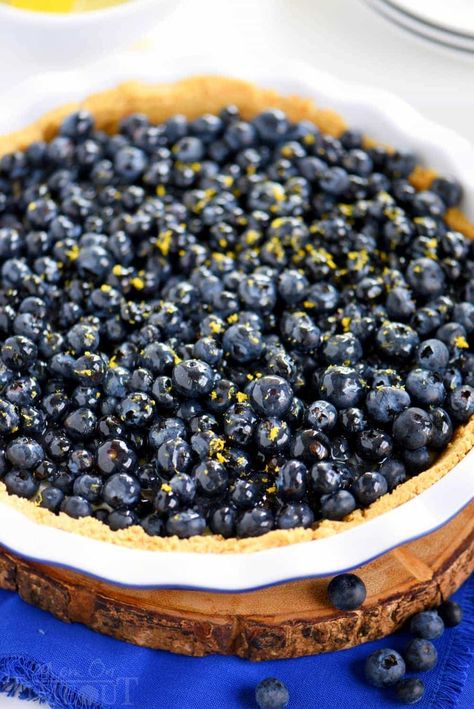 Get ready to wow your taste buds with this easy No Bake Blueberry Lemon Cream Pie! It's a party in your mouth! A secret ingredient adds loads of tart, fresh, lemon flavor that's impossible to resist! Blueberry Lemon Pie Recipe, Lemon Cream Pie, Fresh Blueberry Pie, Blueberry Pie Recipe, Healthy Pie Recipes, Lemon Whipped Cream, Homemade Pie Recipes, Lemon Cream Pies, Blueberry Pie Filling