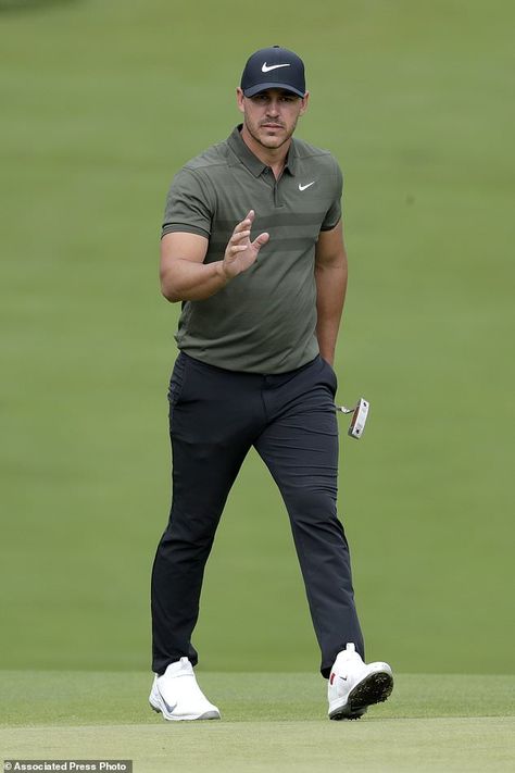 Brooks Koepka Golf, Golf Style Men, Golf Outfit Men, Mens Golf Fashion, Brooks Koepka, Pro Golfers, Golf Men, Golf Style, Golf Clothes