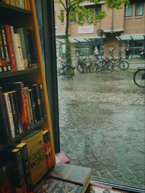 Book Suggestions, Book Worm, Summer Bucket Lists, Day Book, Summer Bucket, Rainy Days, Cottage Core, Rainy Day, Bookstore