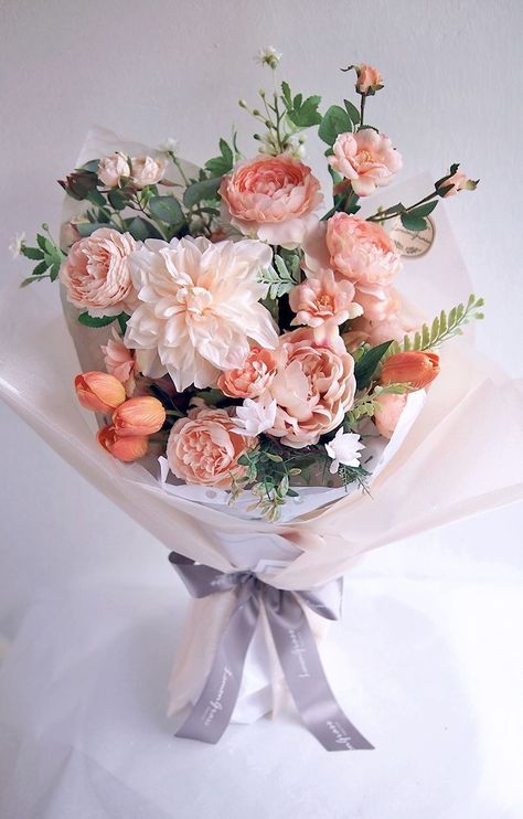 Luxurious Flower Arrangements, Stunning Flower Arrangements, Peach Flower Bouquets, Pretty Bouquet Of Flowers, Peach Bouquet, Hit Or Miss, New Flowers, Fresh Flower Bouquets, Prettiest Bouquet