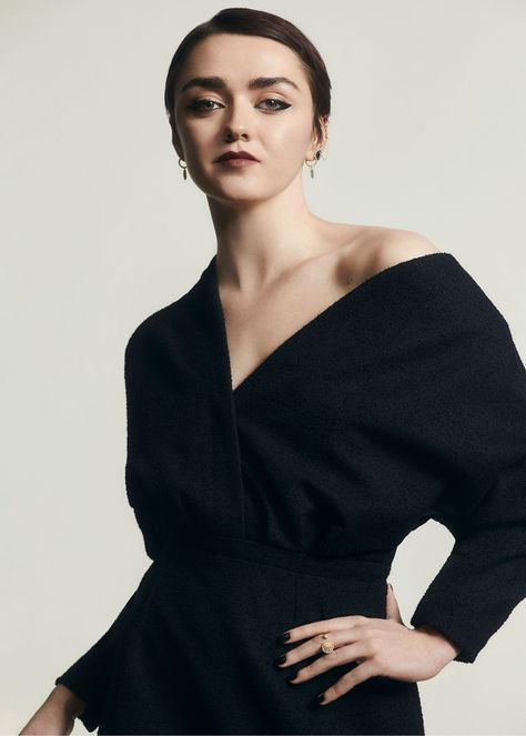 Williams Aesthetic, Silk Organza Dress, Dior Fashion Show, Harpers Bazaar Magazine, New Tv Series, Organza Dress, Female Actresses, Maisie Williams, Lady Biker