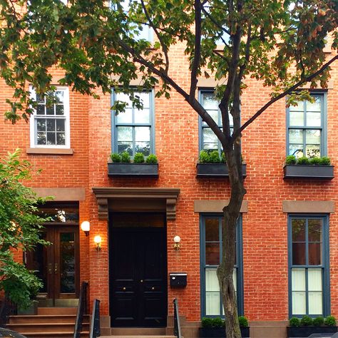 Rowhouse Exterior, Brownstone Backyard, House Exterior Lighting, New York City Landscape, Ecological Landscape, Red Brick House Exterior, Window Box Plants, French Country Exterior, Brick House Exterior