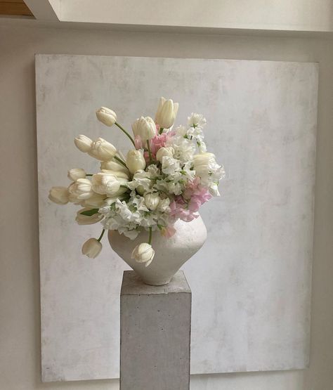 Vase Bouquet, Fake Flower Arrangements, Pink Flower Bouquet, Wedding Reception Flowers, Boquette Flowers, Reception Flowers, Flower Arrangements Diy, Bouquet Arrangements, Flower Therapy