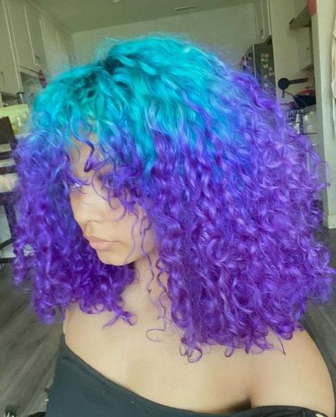 Purple And Blue Hair, Adore Hair Dye, Dyed Curly Hair, Split Dyed Hair, Dramatic Hair, Cute Hair Colors, Dyed Hair Inspiration, Colored Curly Hair, Pelo Afro