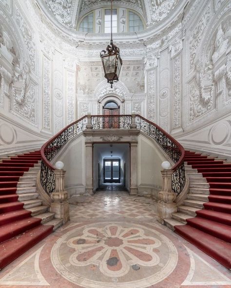 Big Staircase, Abandoned Palace, Abandoned Place, French Style Interior, Big Building, Unusual Buildings, Hotel Project, Mansions Luxury, Aesthetic Vibes