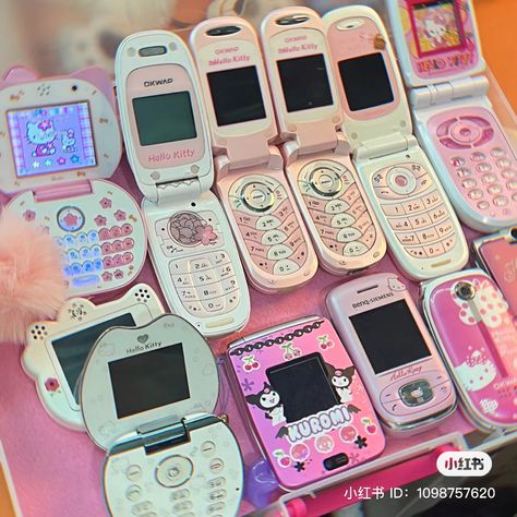 Cute Technology, Japanese Electronics, Flip Phone Aesthetic, Retro Tech, Tech Aesthetic, Cute Camera, Old Technology, Retro Gadgets, Retro Phone