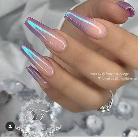 purple ombre nails with holographic shine Ombre With Chrome, Chrome Coffin, Manicure Natural, Ongles Bling Bling, Violet Ombre, Natural Gel Nails, Chrome Effect, Pink Manicure, Purple Nail Designs