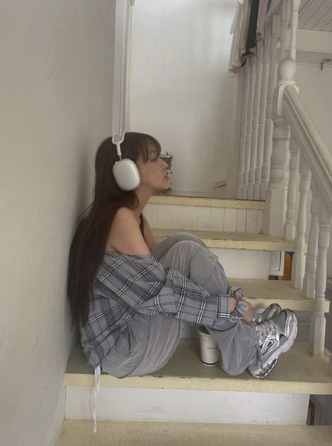 Airpod Maxes, Airpods Max Aesthetic, Girl Headphones, Headphone Outfit, Angel Png, Asian Baddie, Max Aesthetic, Airpod Max, Wearing Headphone